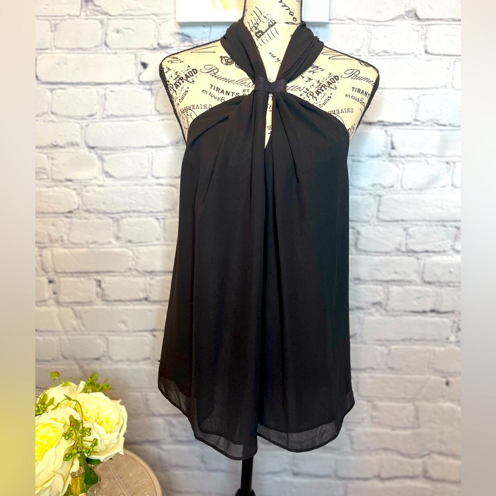 AQUA Bloomingdale’s Exclusive Woman’s Black Sleeveless Blouse. Size Small. NWT